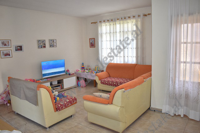 Apartament 3+1 ne shitje ne rrugen Ramazan Demneri ne Tirane.
Apartamenti pozicionohet ne katin e 4